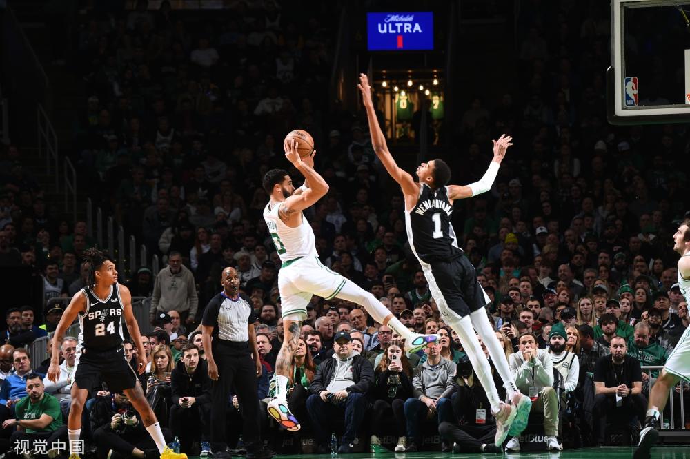 月在场上制 月在场上制